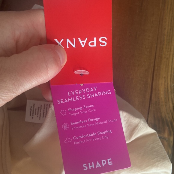 Pair of (2) Spanx Everyday Seamless Shaping Shorty Underwear NWT Soft Nude - Picture 4 of 7